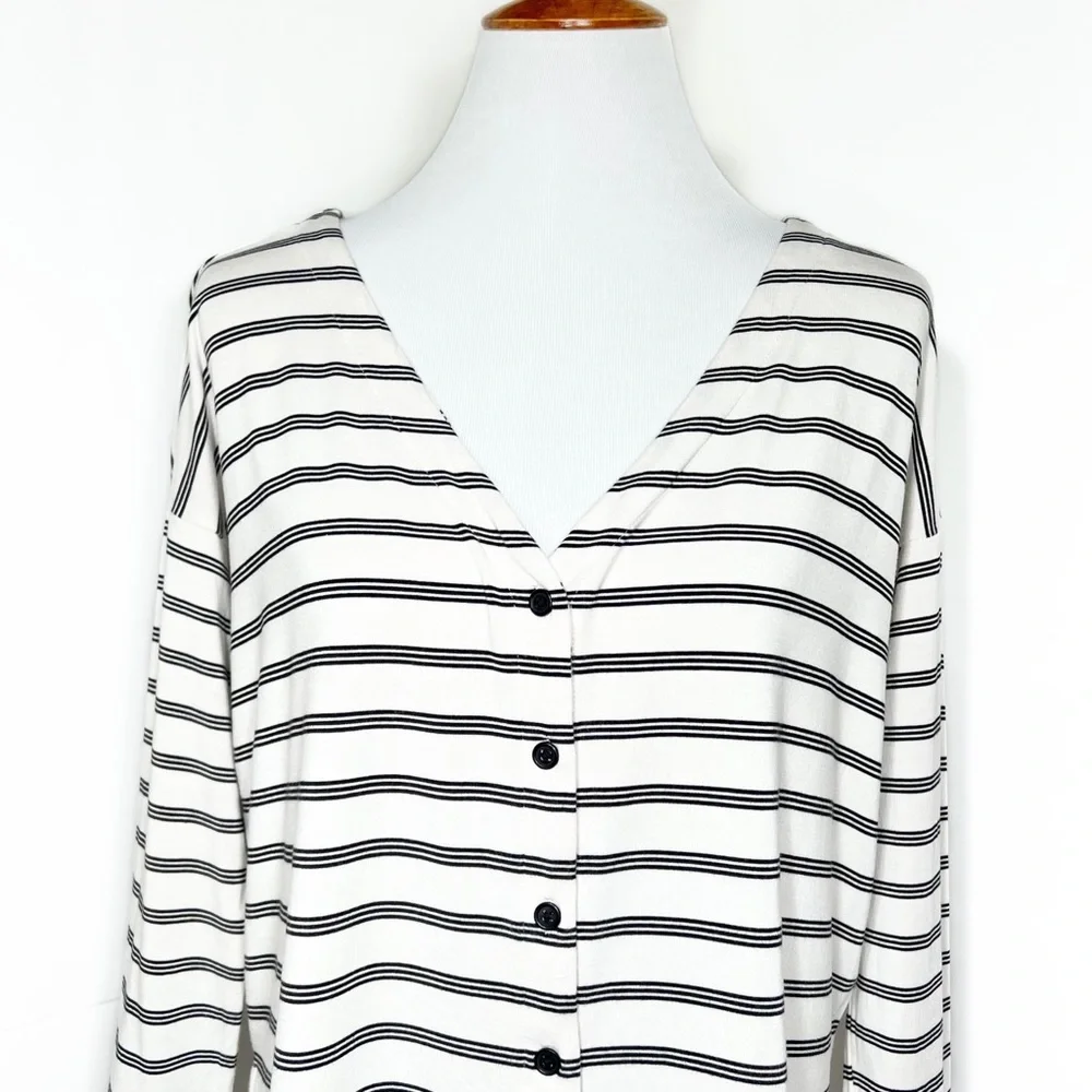 Cupcakes and Cashmere Black White Striped Split Hem Long Sleeve Buttondown Top - Picture 7 of 11